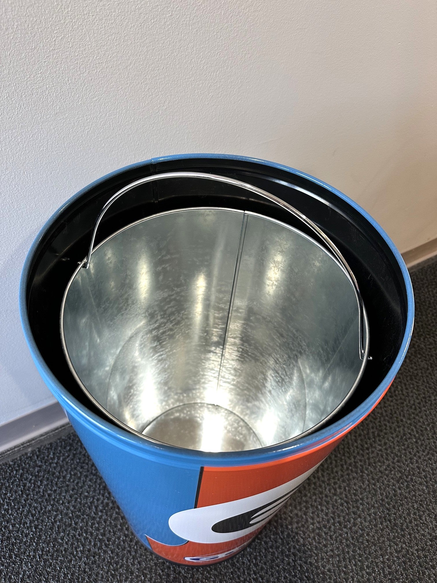 GULF HERITAGE GT40 #6 Retro Metal Trash Can