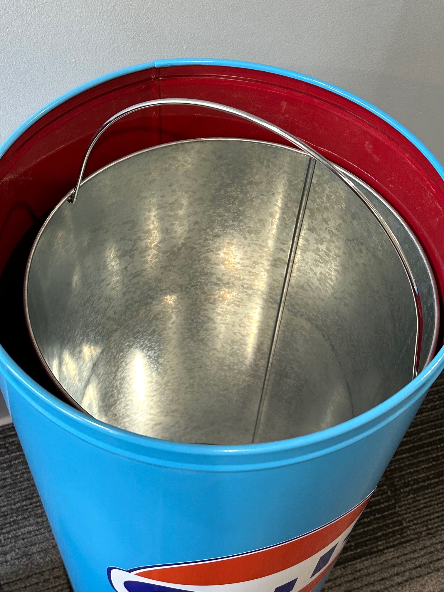 GULF Retro Metal Trash Can in Heritage Color Scheme