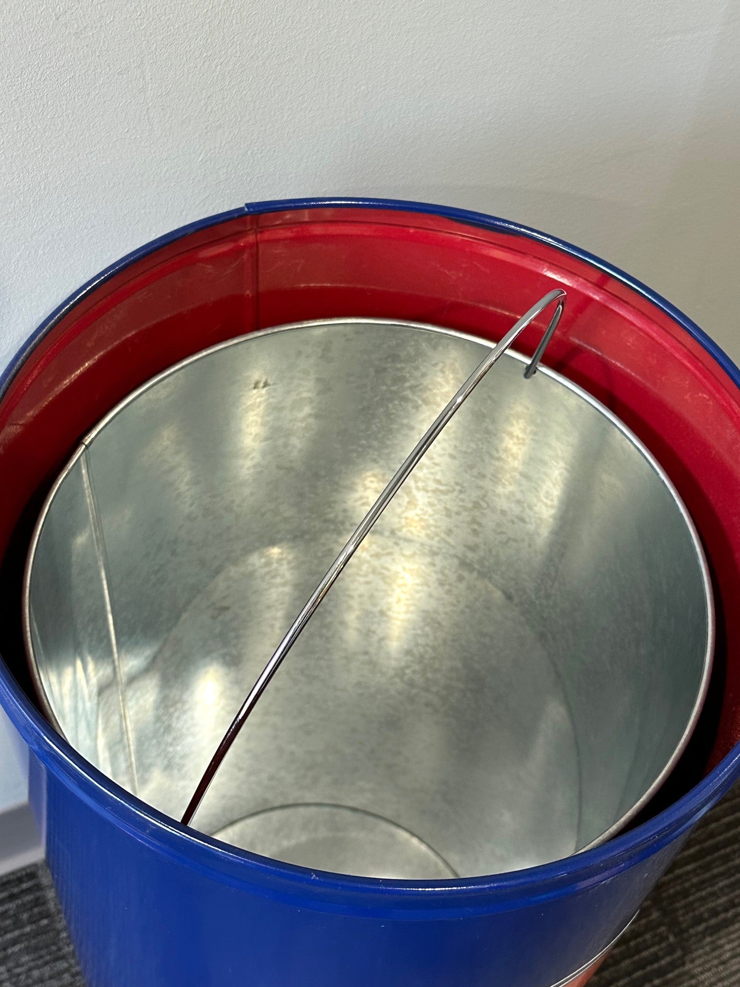 GULF Retro Metal Trash Can