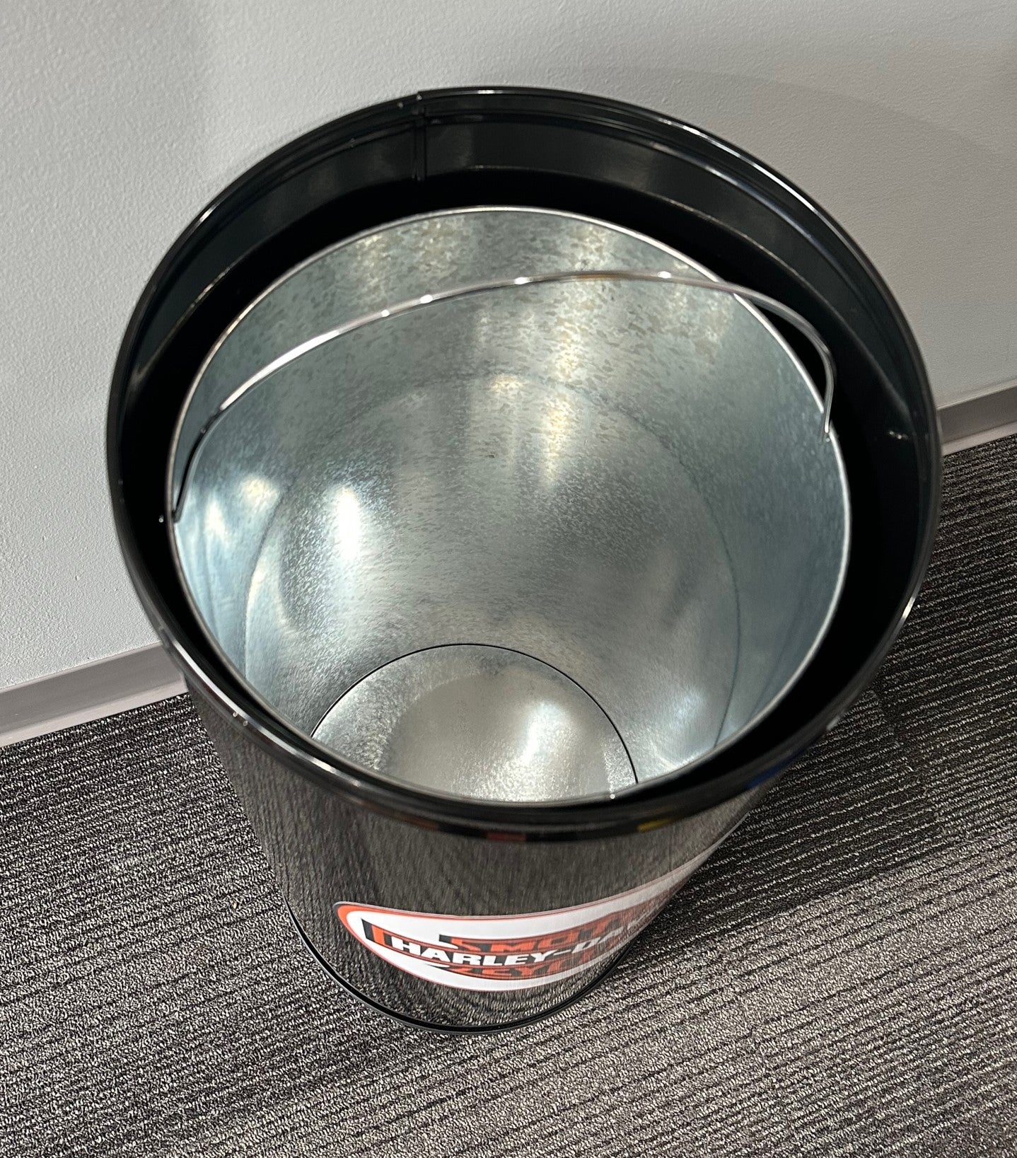 HD Retro Metal Trash Can