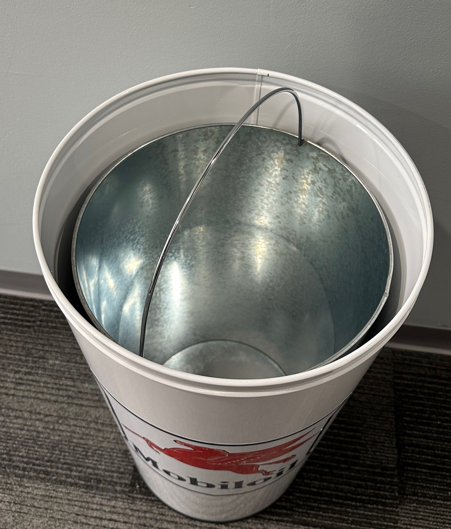 MOBILOIL Retro Metal Trash Can