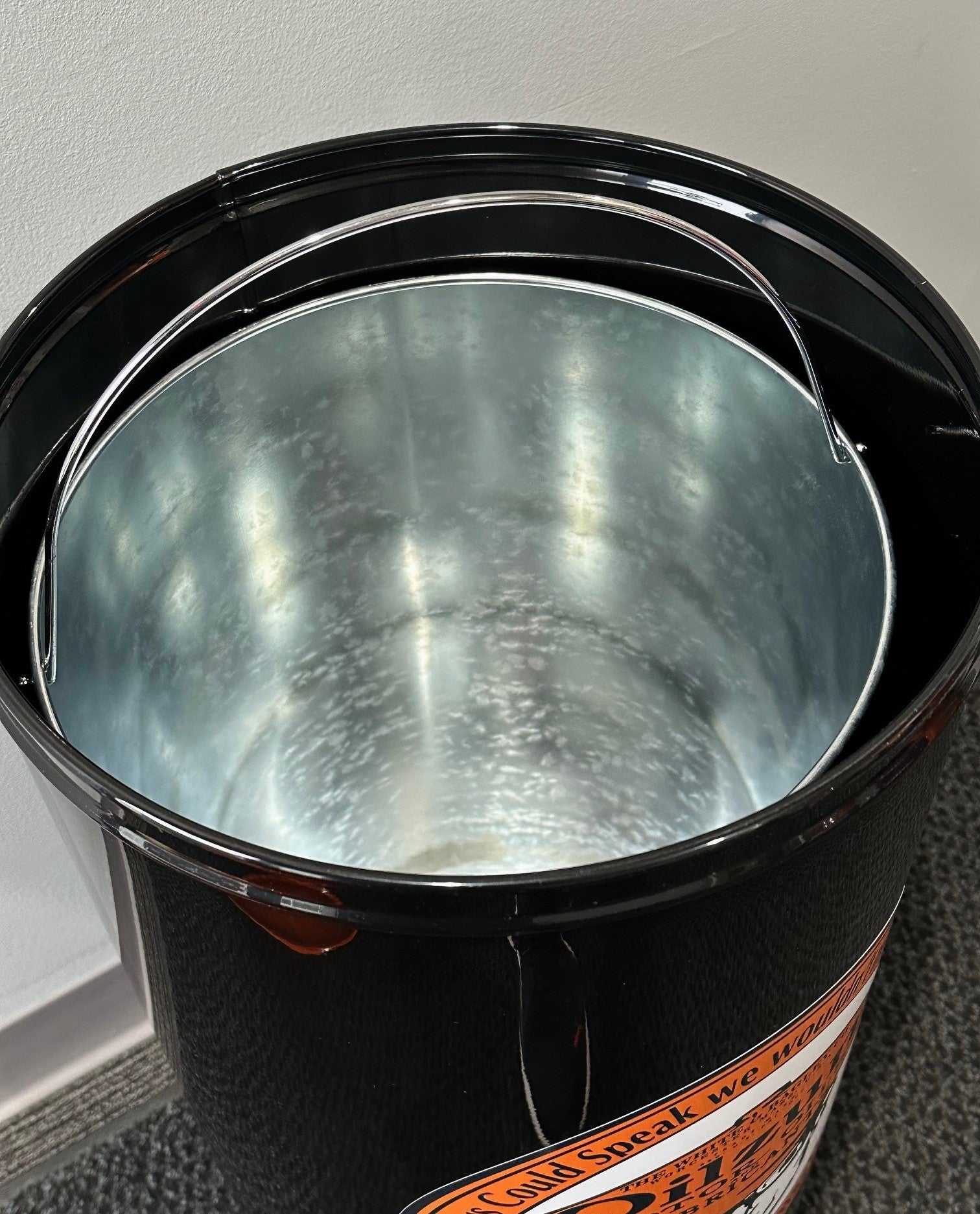 OILZUM Retro Metal Trash Can