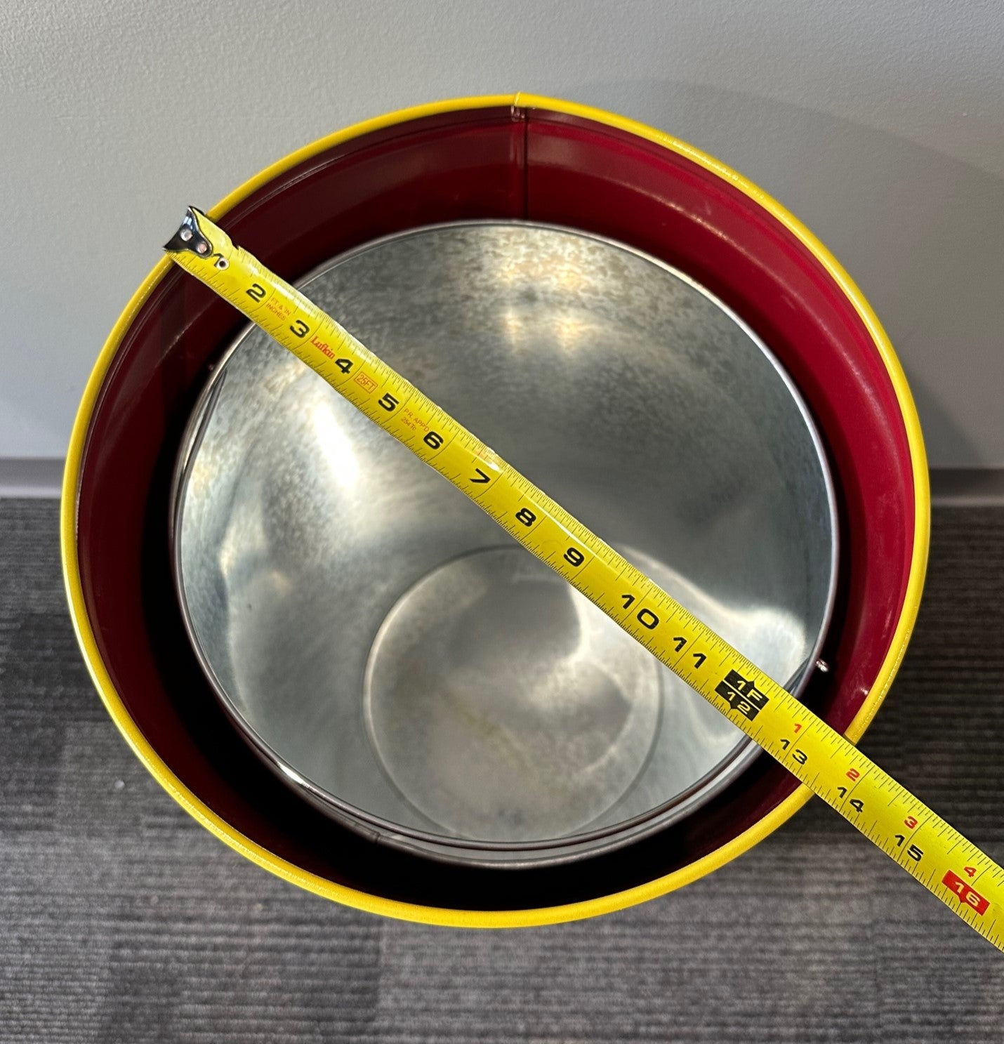 SHELL Retro Metal Trash Can