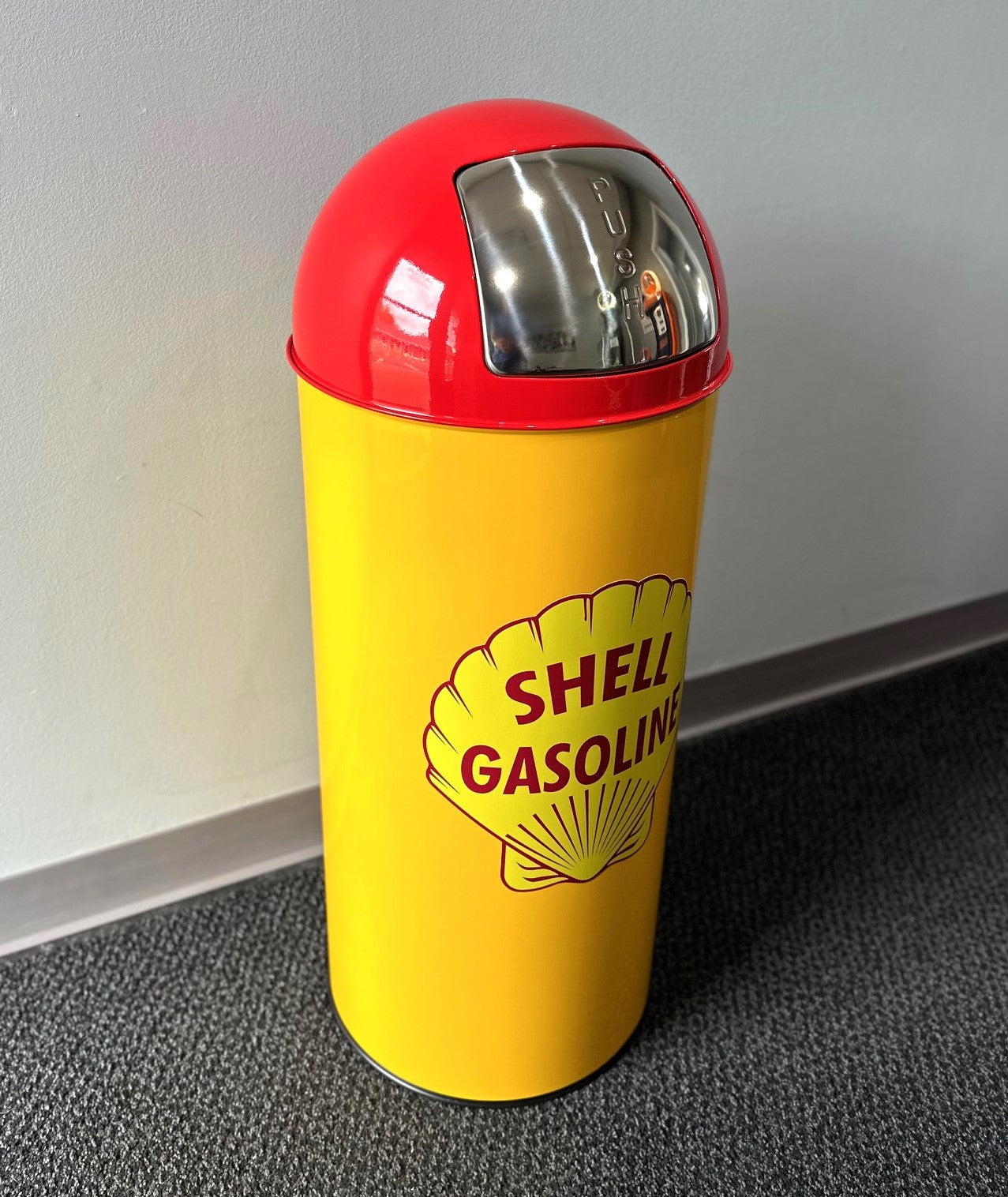 SHELL Retro Metal Trash Can